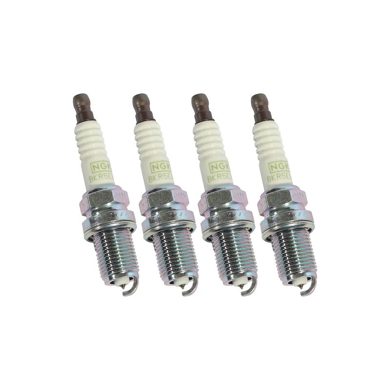 شمع خودرو NGK مدل سوزنی پایه کوتاه کد BKR5EGP-7090 بسته 4 عددی 