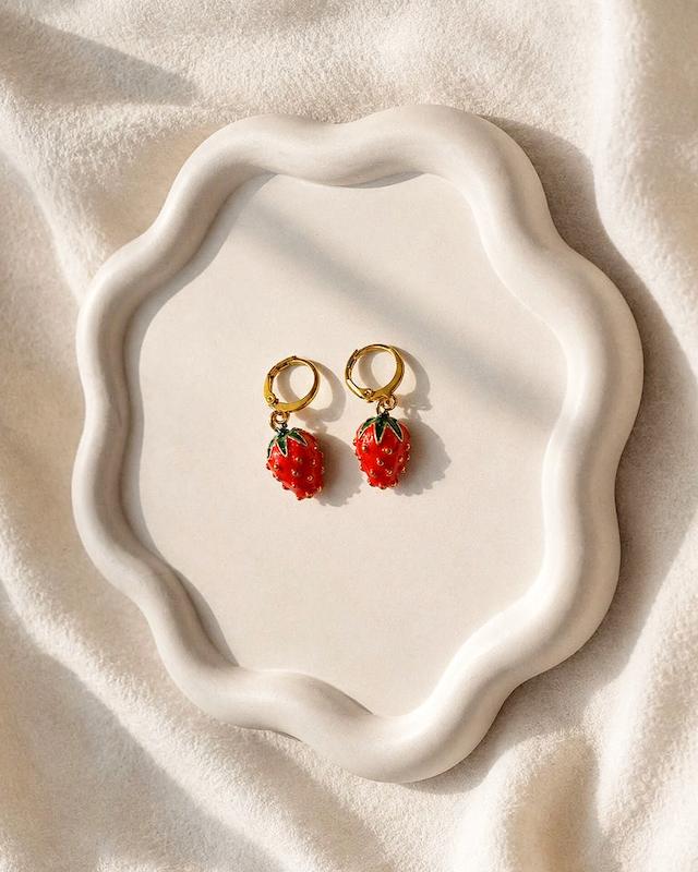 گوشواره توت‌فرنگی مینا کاری 🍓