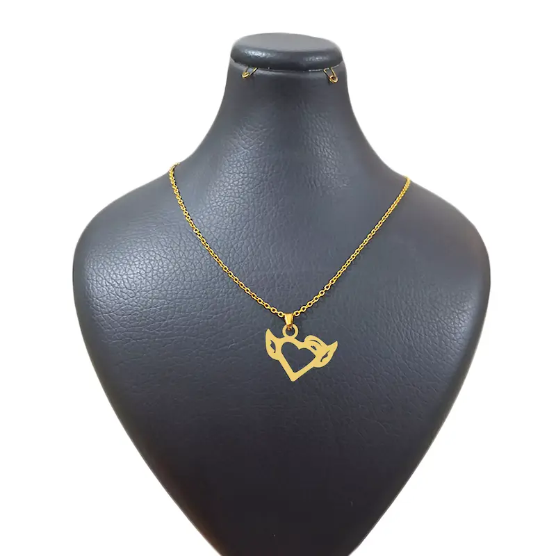 تصویر گردنبند هایکا طرح قلب بالدار کد g.ha92 رنگ طلایی از روبرو