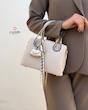 کیف دوشی زنانه مدل وستا( به همراه چارم)