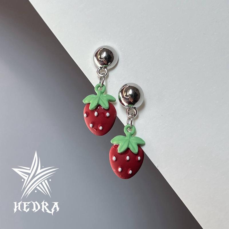 گوشواره توت فرنگی