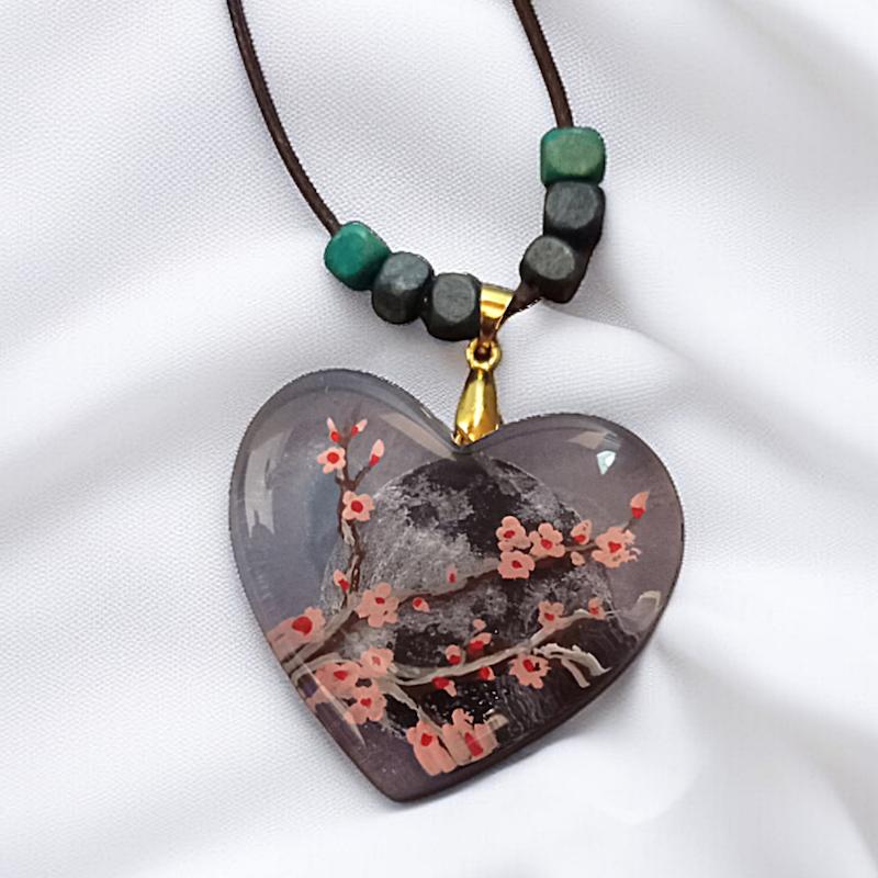 گردنبند رزینی ماه و شکوفه های بهاری 