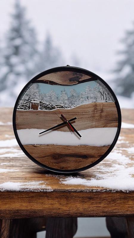 ساعت دیواری رزین و چوب کوچه باغ در زمستان 
