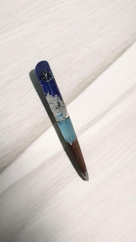 خودکار رزین و چوب. زمستان زیر نور ماه 