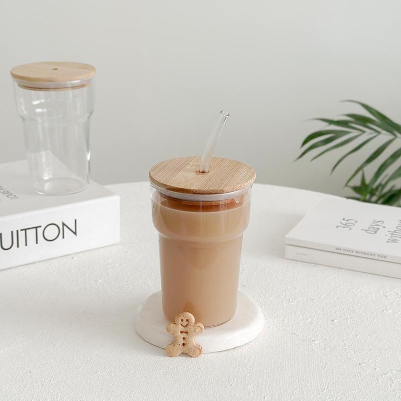 لیوان درب دار