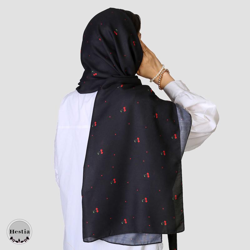 شال آلبالو با زمینه مشکی