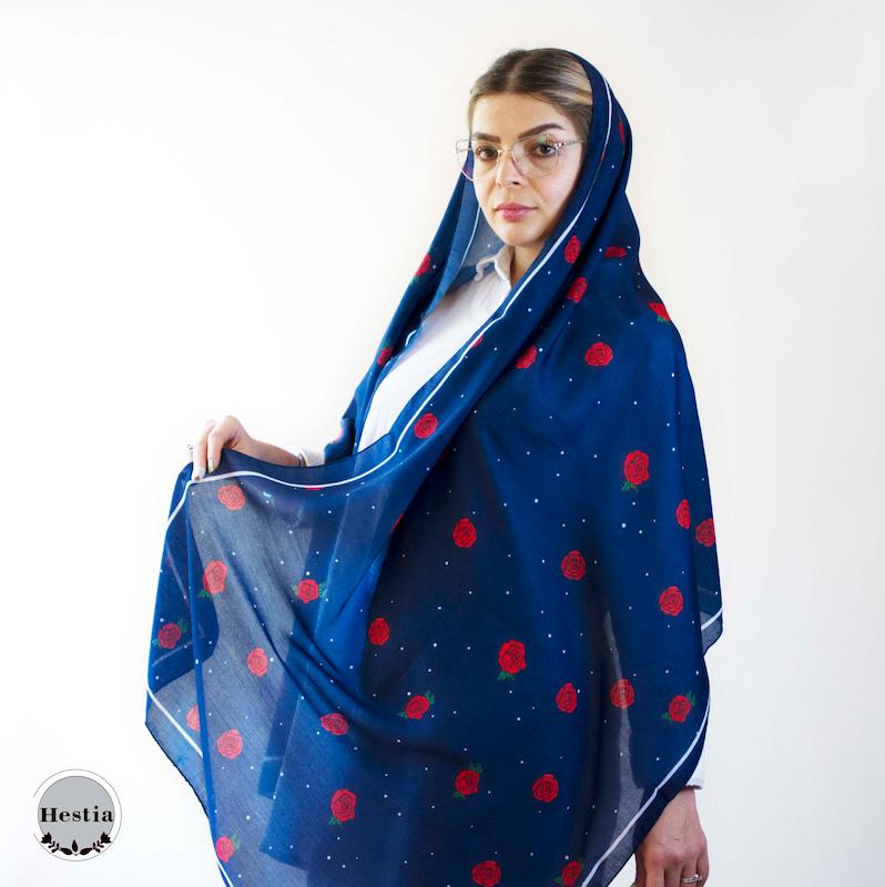 شال گلسرخ با زمینه سورمه ای