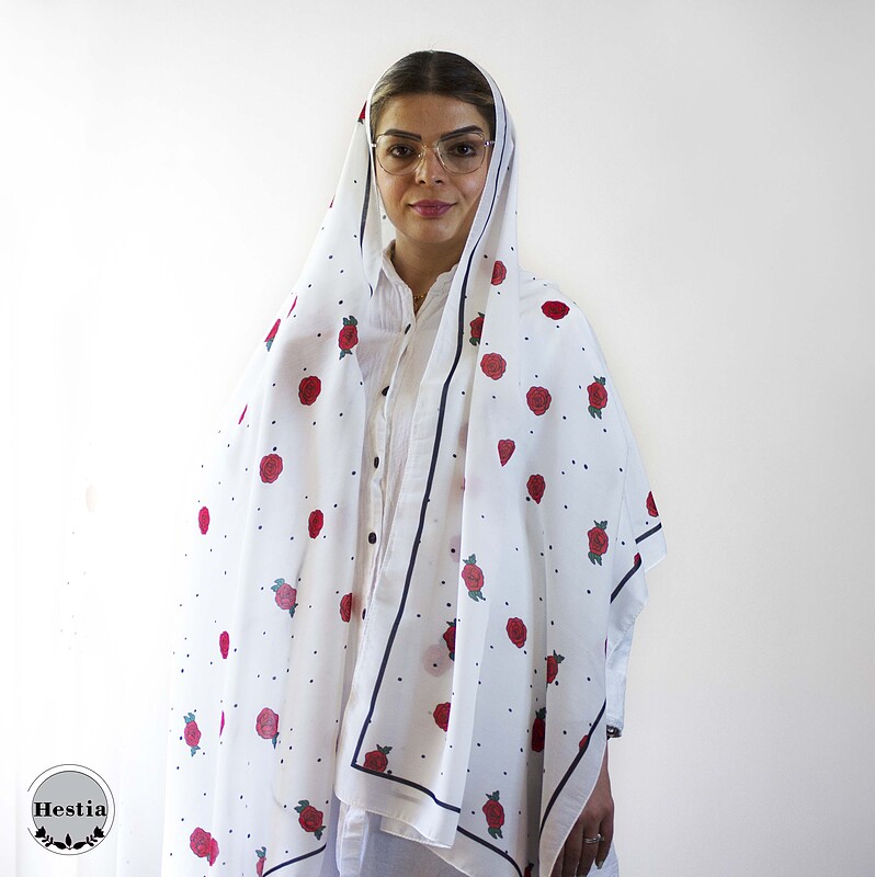 شال گلسرخ با زمینه سفید