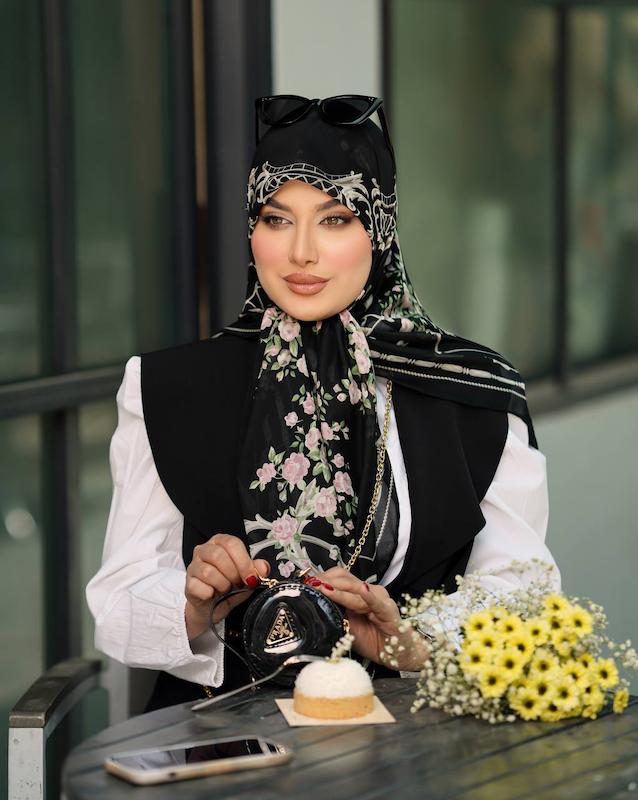 روسری حریرنخ وارداتی _ مشکی صورتی۲
