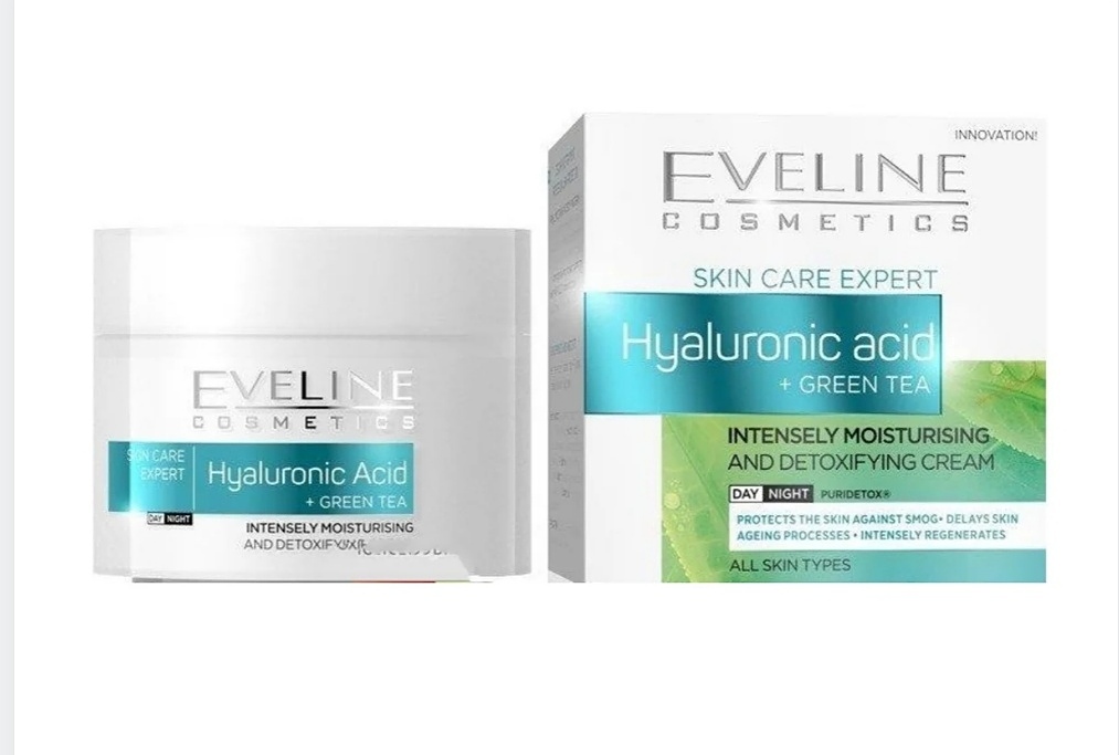 کرم هیالورونیک اسید و چای سبز اولاین Eveline Hyaluronic Acid+Green Tea Eveline Hyaluronic این محصول برای انواع پوست مورد استفاده قرار می‌گیرد و با ایجاد لایه‌ای محافظ بر روی پوست از آن در برابر رادیکال‌های آزاد مراقبت می‌کند. این کرم از پیری زودرس جلوگیری می‌کند و قابل استفاده برای بزرگسالان است.