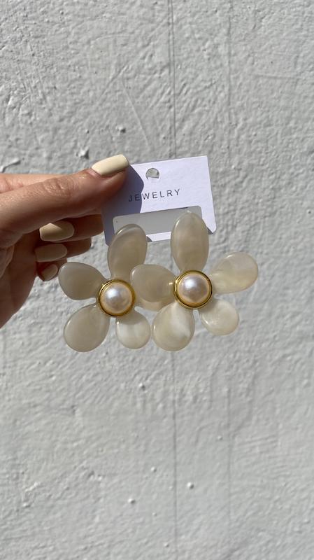 گوشواره فانتزی شیری