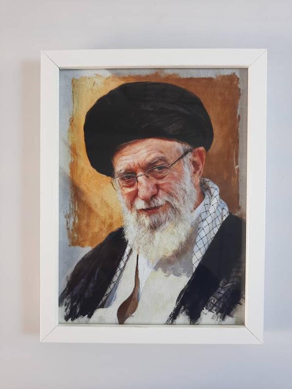 قاب عکس رهبر شهید