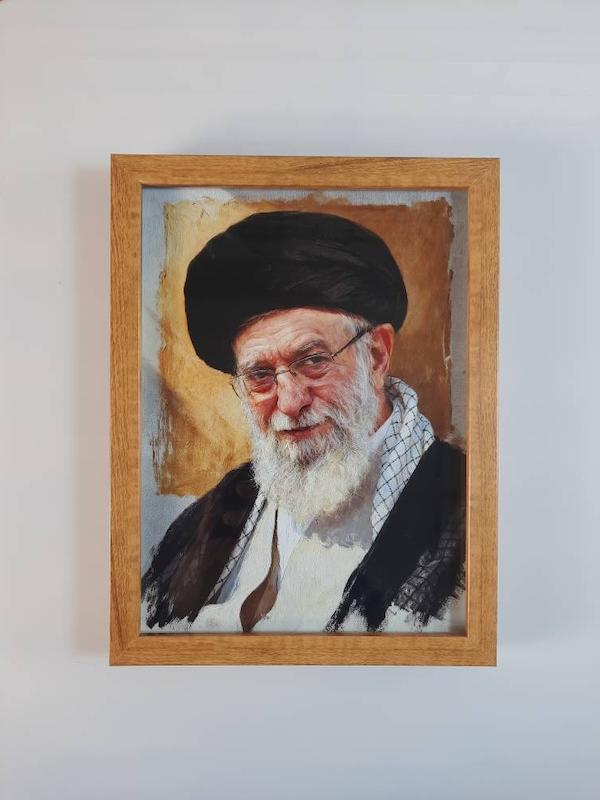 قاب عکس رهبر شهید