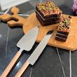 کیک بر دسته چوبی طلایی نقره ای