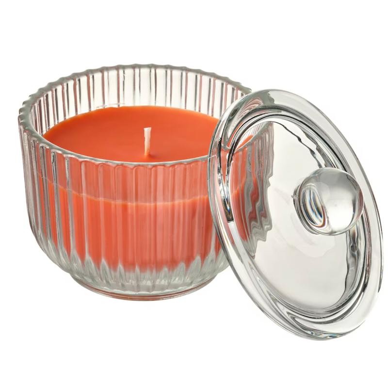 شمع معطر لیوانی ایکیا HÖSTAGILLE رایحه چوب صندل و پچولی، نارنجی، ۲۰ ساعته