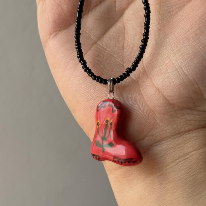 گردنبند طرح چکمه