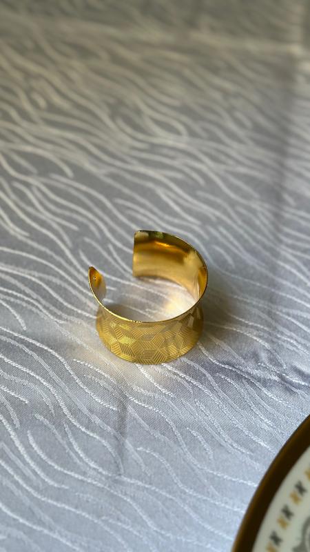 حلقه دستمال ( طرح و رنگ مطابق تصویر )