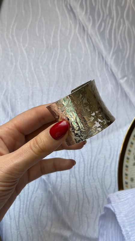 حلقه دستمال ( طرح و رنگ مطابق تصویر ) 