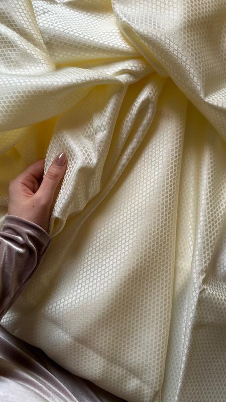 رومیزی لوکس ( طرح و رنگ مطابق تصویر ) 