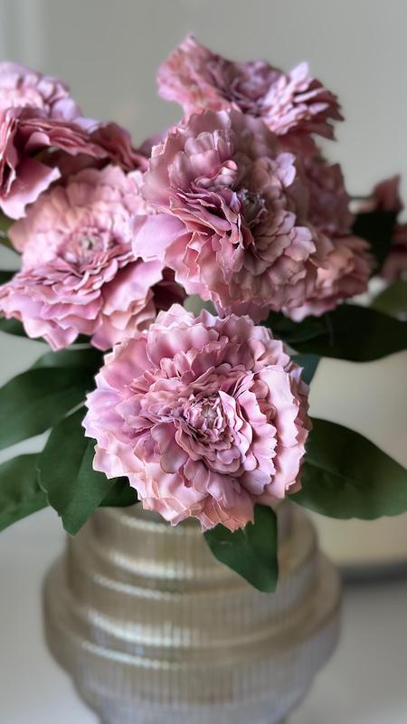 دسته گل صورتی‌تیره