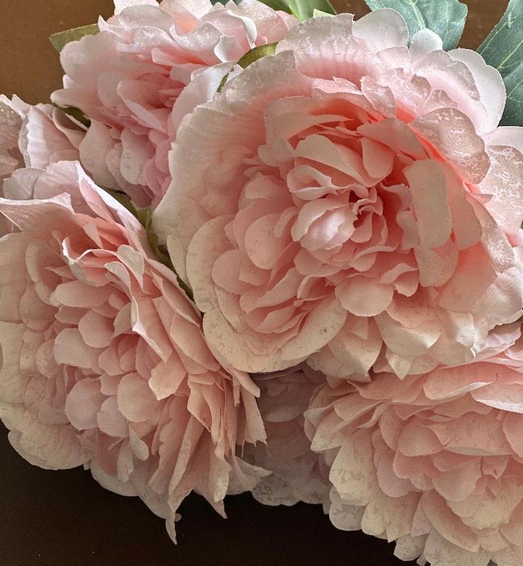 بوته گل ( طرح و رنگ مطابق تصویر )