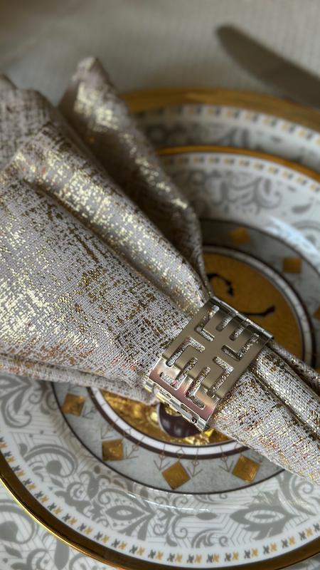 حلقه دستمال لوکس ( رنگ و مدل مطابق تصویر )