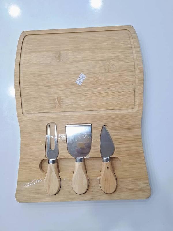 تخته سرو بامبو به همراه چاقو و چنگال وکاردصبحانه خوری وارداتی