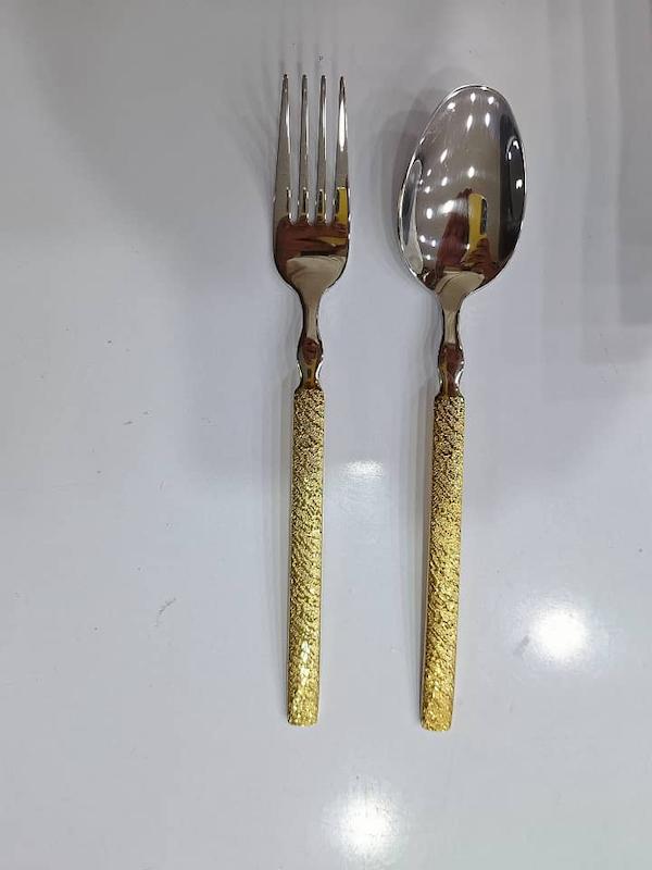 قاشق و چنگال دسته طلایی استیل رنگ ثابت