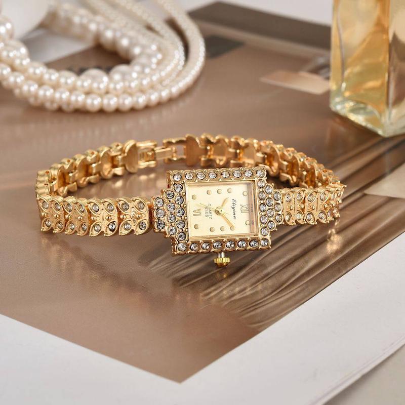 ساعت نگینی طلایی