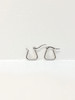 گوشواره بدل نقره‌ای مینیمال با طرح هندسی ساده و بسته‌شو، مناسب استایل روزمره و رسمی - آی لوکسینو
