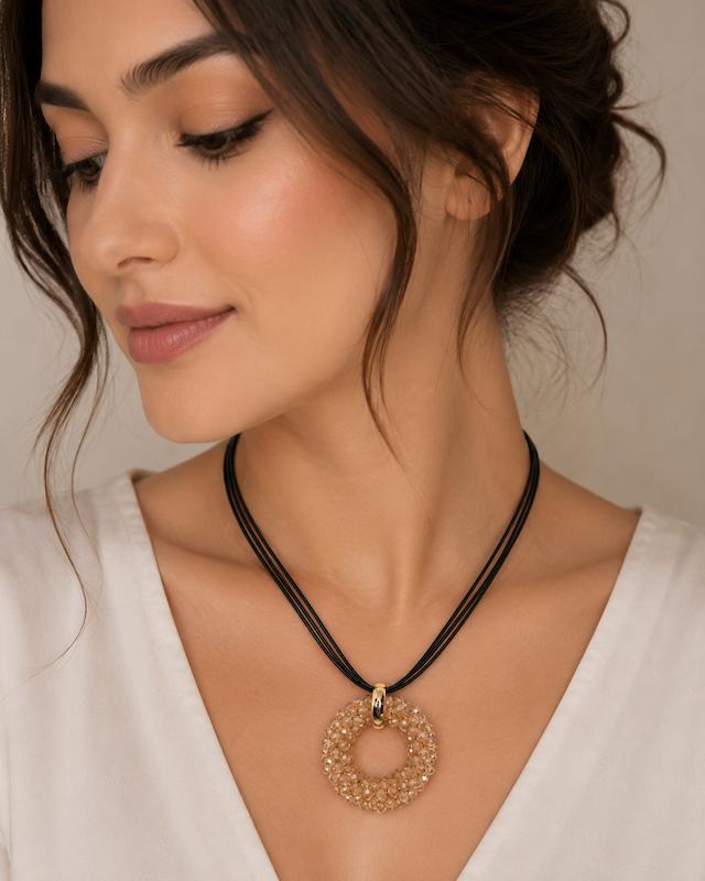 گردنبند بافتنی سولار (طناب مشکی با حلقه کهربایی)