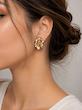 گوشواره بدل طرح گلبرگ‌های موج‌دار