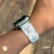 بند چرم اپل واچ لویی ویتون کلاسیک سفید لایو