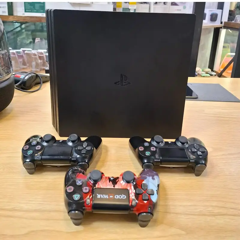 ps4 pro stock با دسته ها