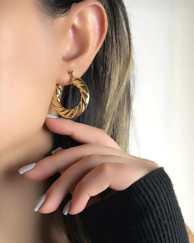 گوشواره ی حلقه ای خط دار