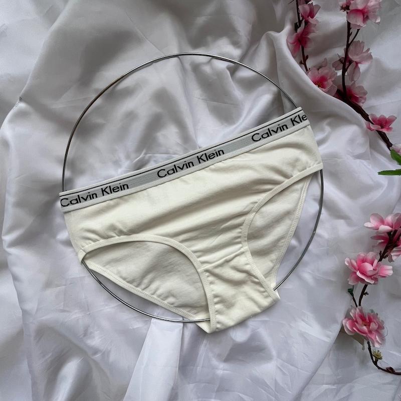 شورت زنانه نخ پنبه کلوین کلاین رنگ سفید سایز 2XL کد 50322