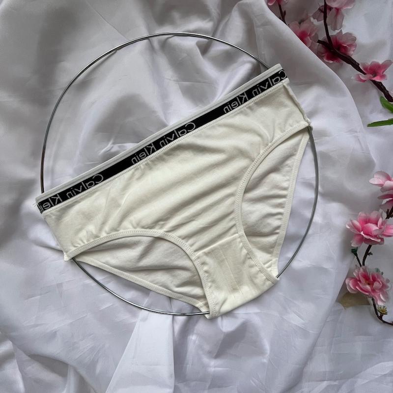 شورت زنانه نخ پنبه کلوین کلاین رنگ سفید سایز 2XL کد 50322