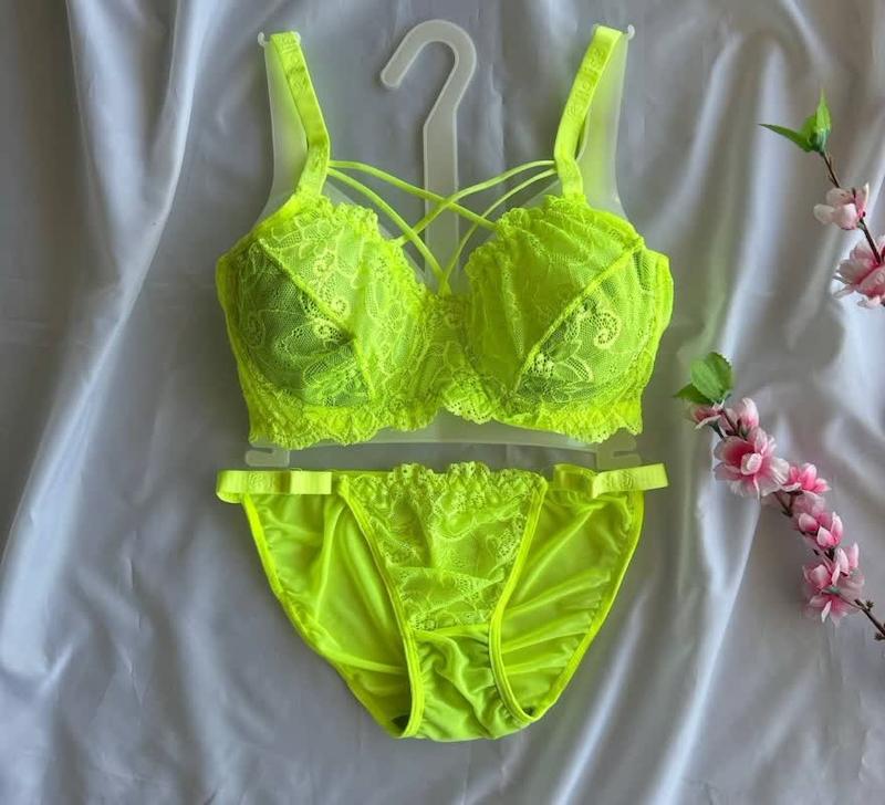 ست لباس زیر جذاب توری رنگ سبز فسفری سایز‌ ۸۵ کد 48294