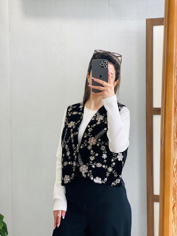 وست مخمل مشکی گلدوزی