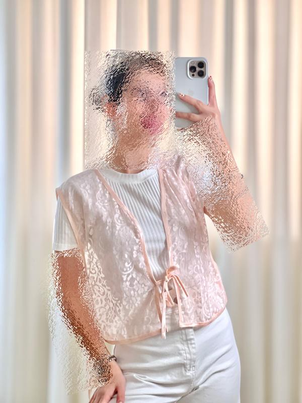 نمای روبه‌روی وست توری زنانه روی استایل کژوال