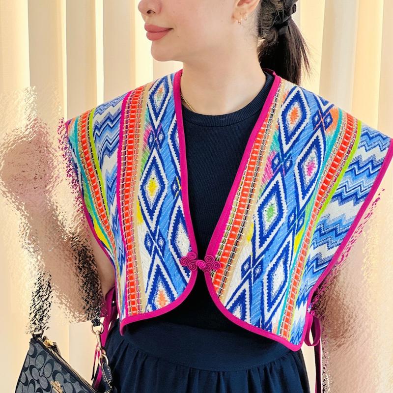 جلیقه سنتی زنانه طرح هندسی آیوی از نمای جلو