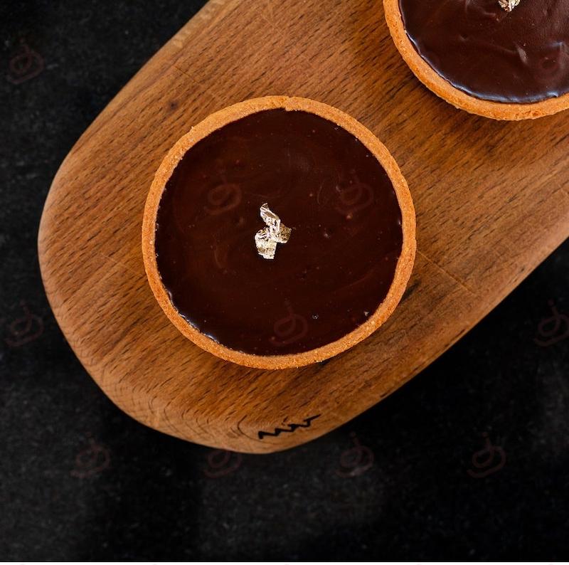 تارتلت شکلات و تارت با فرانژیپن و رد بریز