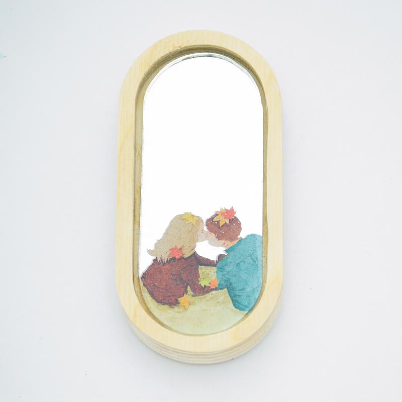 آینه همراه طرح بوسه پاییزی