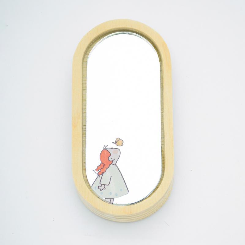 آینه همراه طرح دختر پروانه ای