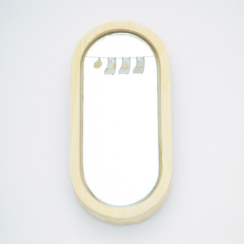 آینه همراه طرح گربه های آویزان