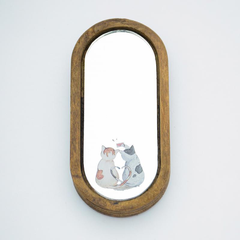 آینه همراه طرح گربه های عاشق