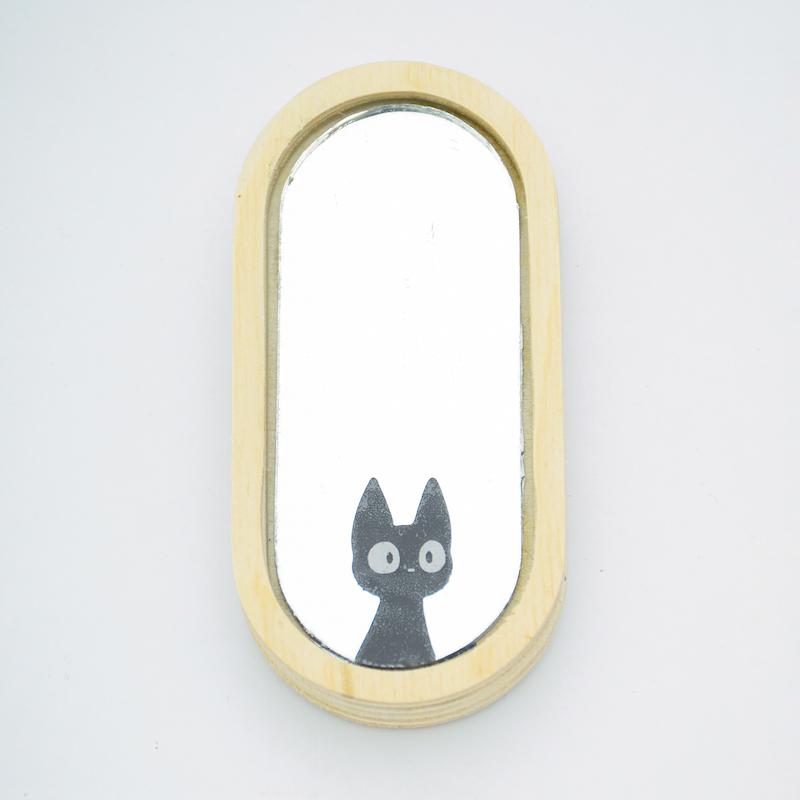 آینه همراه طرح گربه سیاه