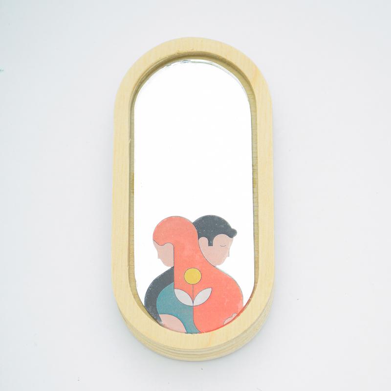 آینه همراه طرح آغوش