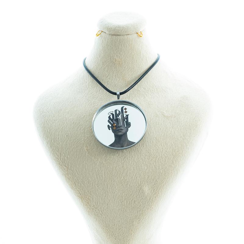 گردنبند آینه ای طرح بی چهره