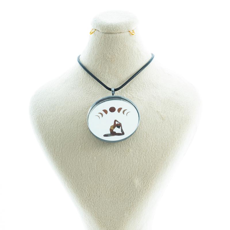 گردنبند آینه ای طرح یوگا